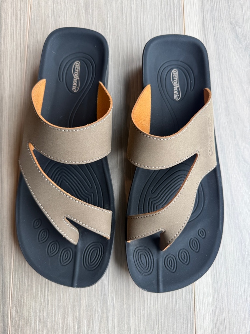 Aerothotic Women's Odal Split Toe Sandals Size 39 ( 9 US )